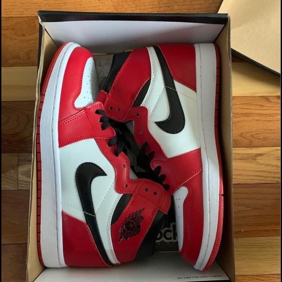 Jordan 1 Chicago size 12 - Picture 2 of 4